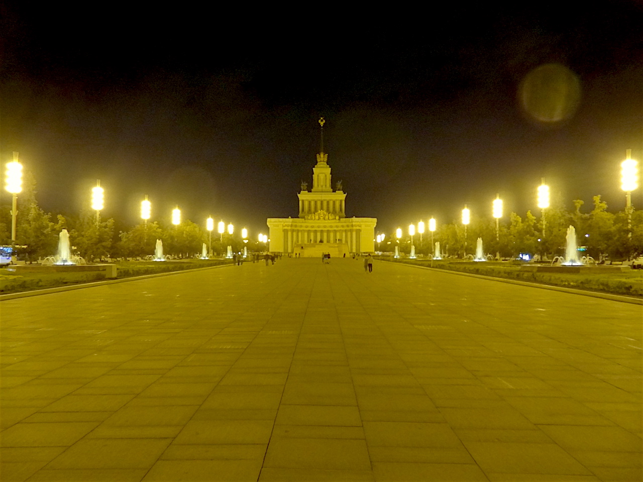 parc vdnkh de nuit