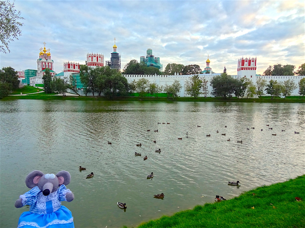vue sur le couvent Novodievitchi depuis l'étang