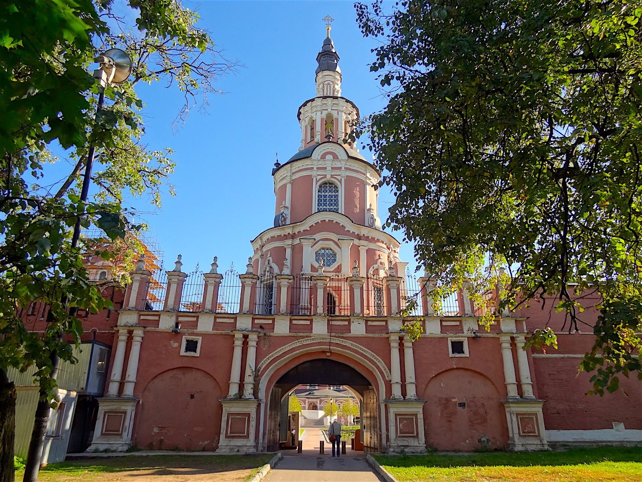 tour d'entrée du monastère donskoï