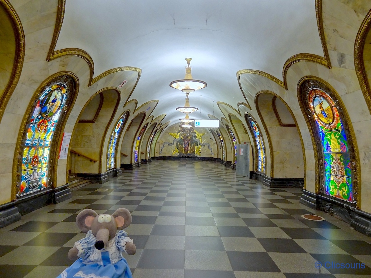 station de métro novoslobodskaya à Moscou