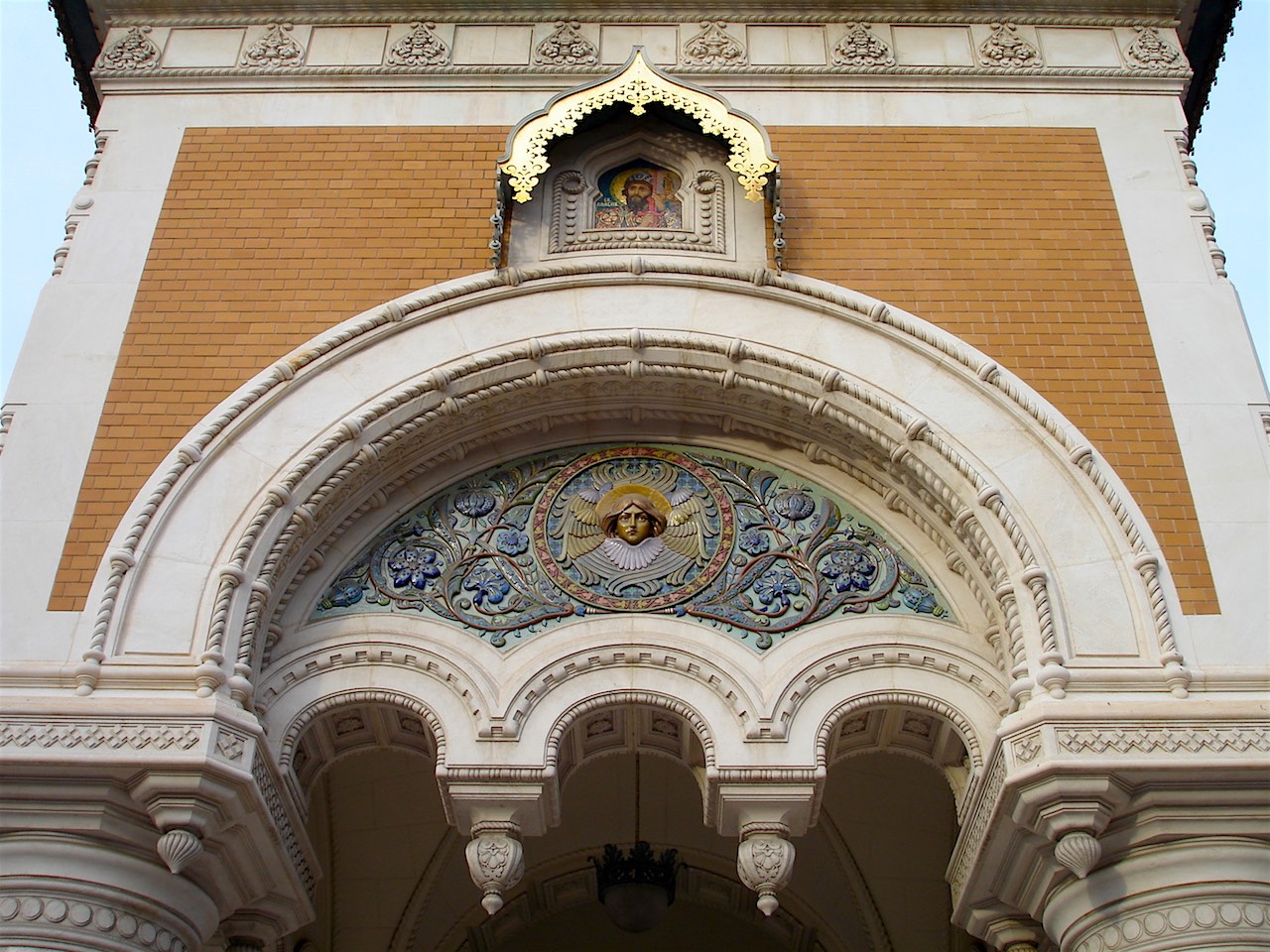 détail architectural de l'église russe de Nice