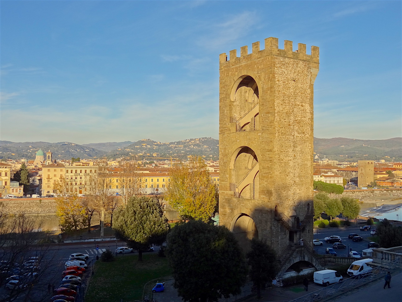vue sur la tour Saint-Nicolas à Florence