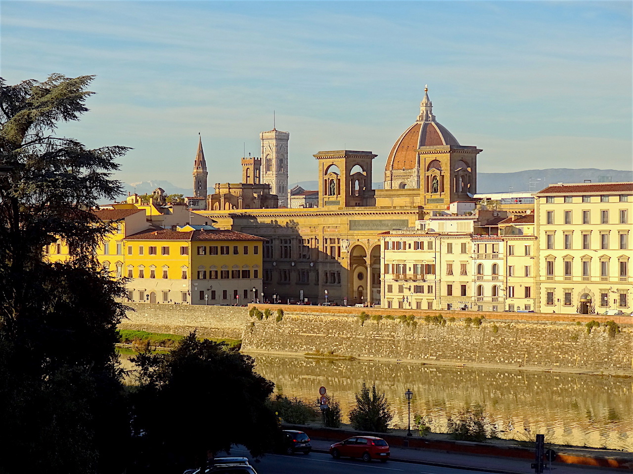vue sur les quais de l'Arno à Florence