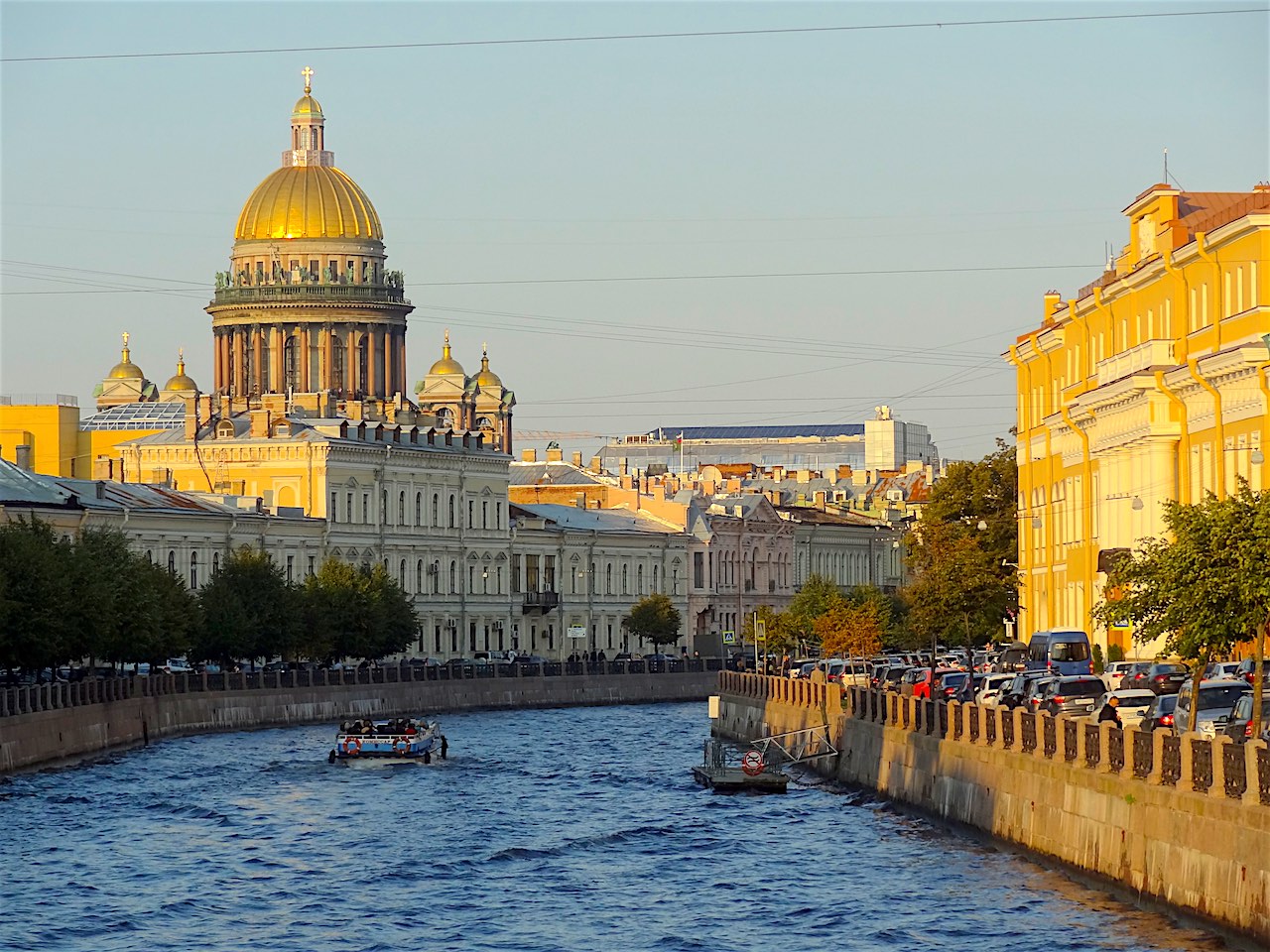 la vue sur Saint-Isaac depuis le pont des baisers