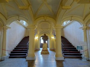 grand escalier du palais Menchikov