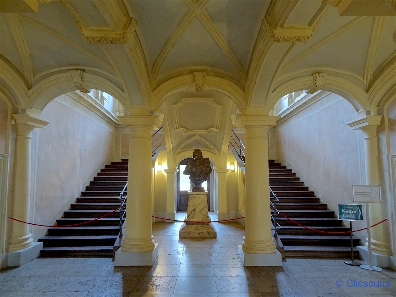 grand escalier du palais Menchikov