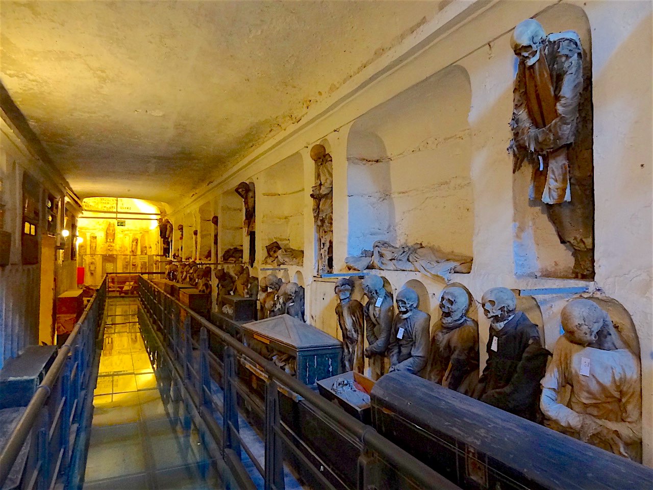 Les Catacombes Des Capucins A Palerme Visite En Photos Prix Horaires Avis La Souris Globe Trotteuse