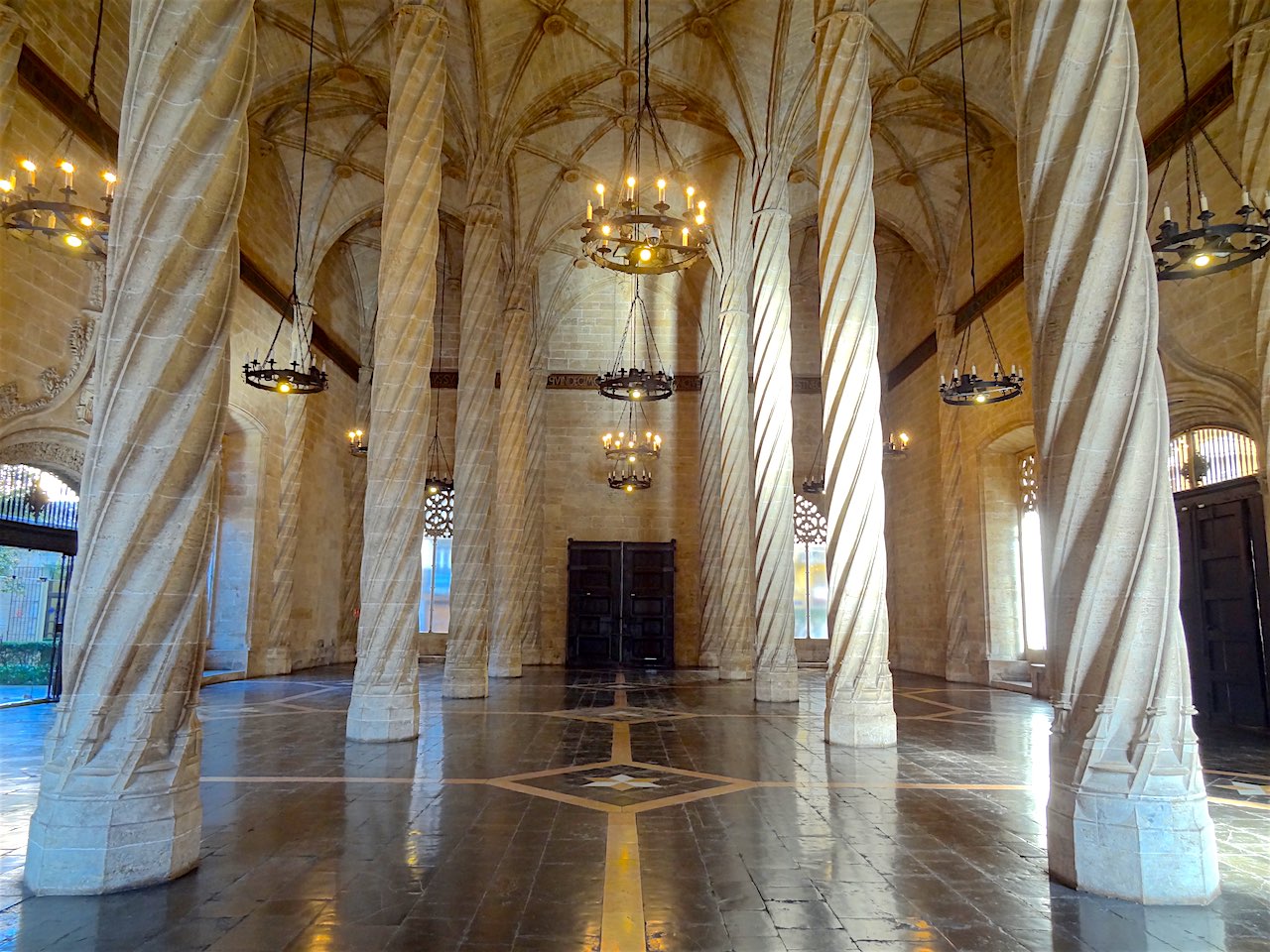 salle gothique de la bourse de la soie à Valence