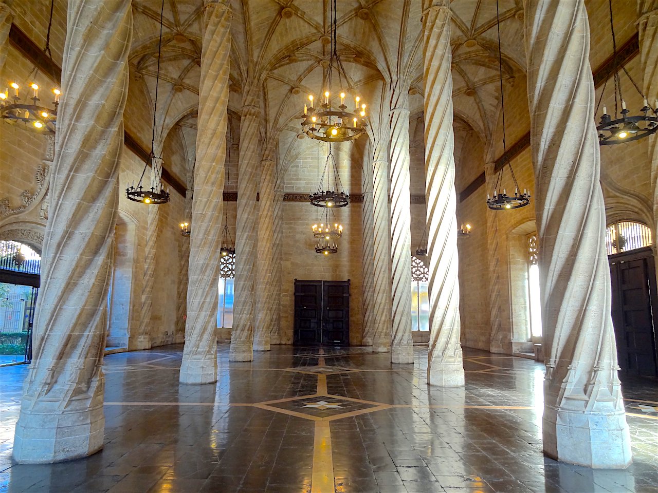 salle gothique de la bourse de la soie