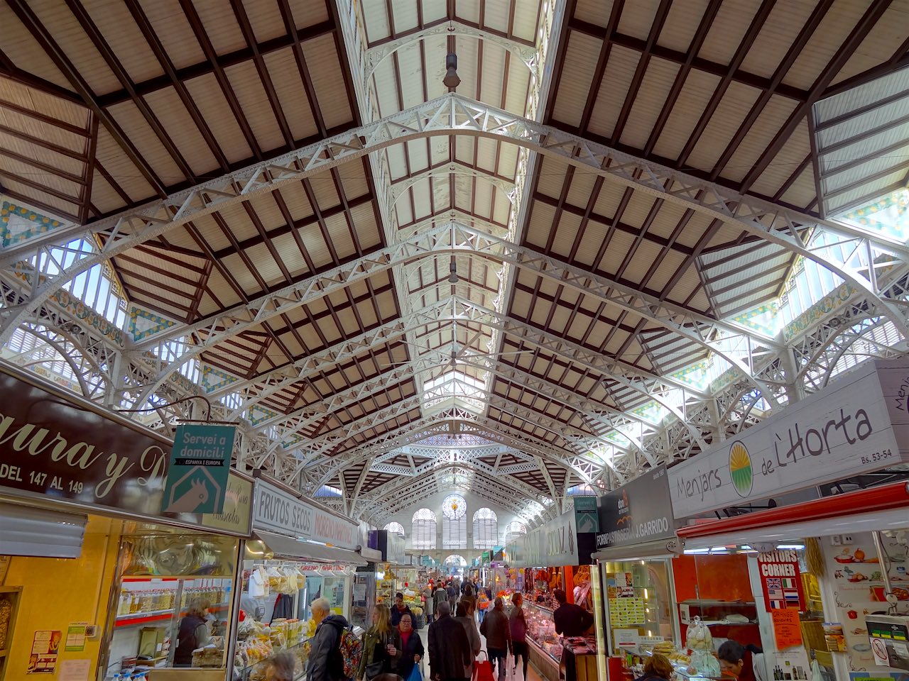 intérieur du marché central de Valence en Espagne