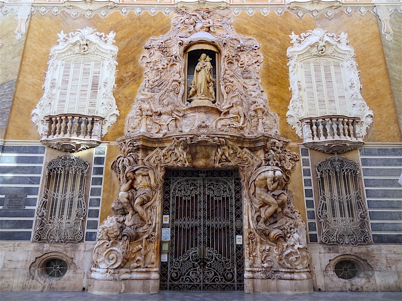 portail du palais de Dos Aguas à Valence