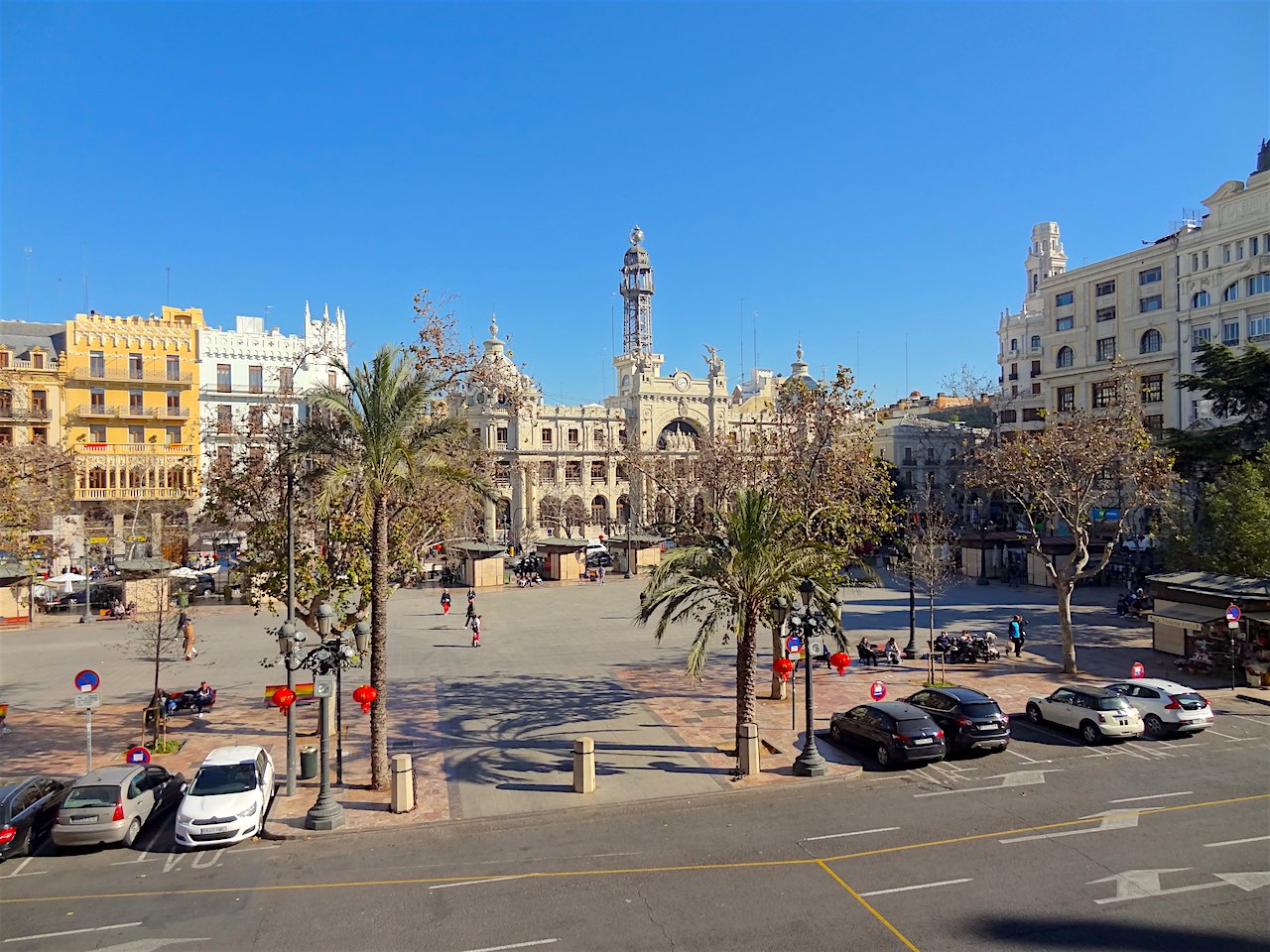 place de l'hôtel de ville à Valence