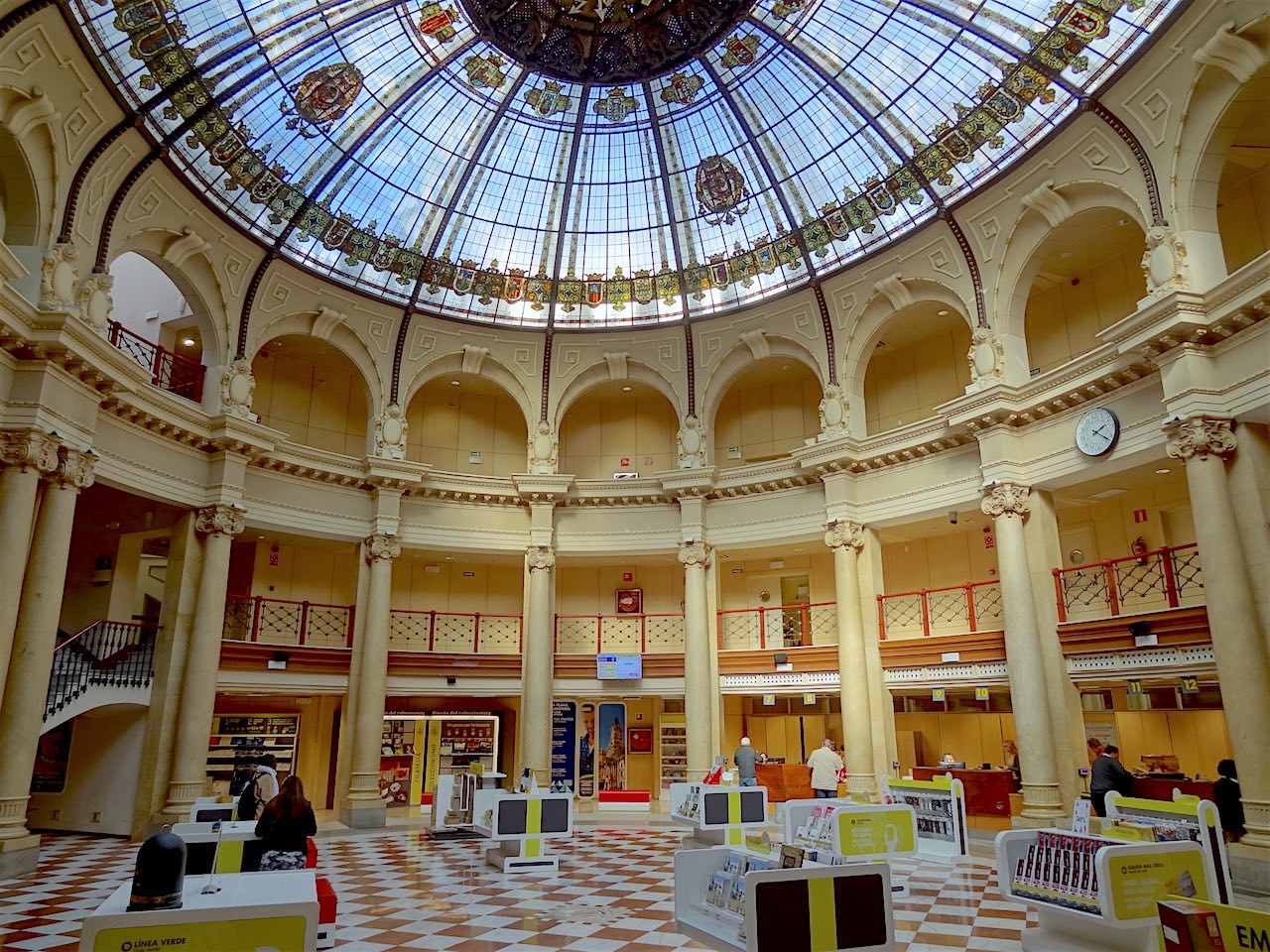 intérieur de la poste centrale de Valence