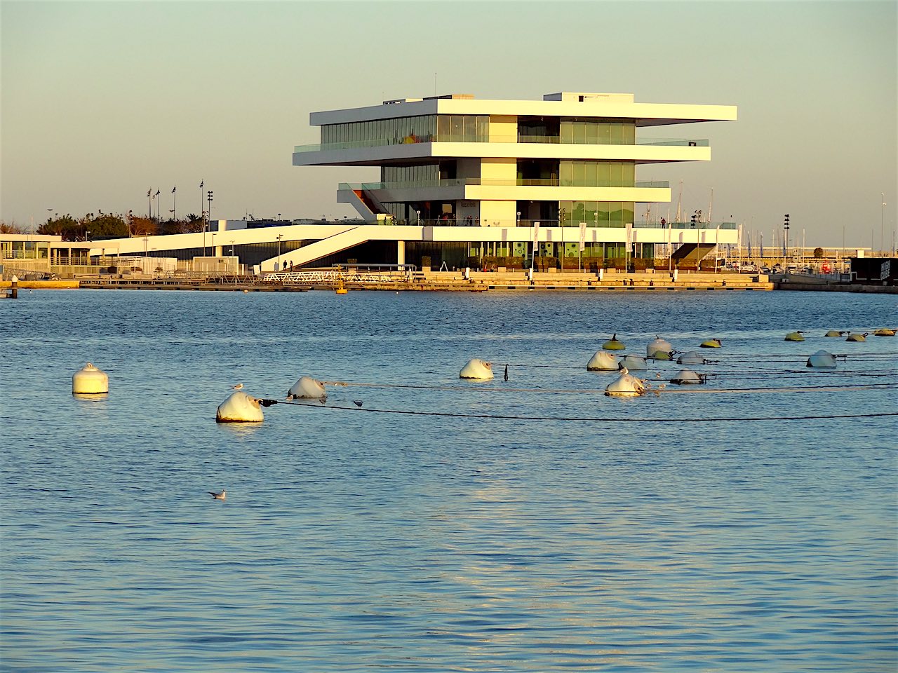 bâtiment veles i vents sur le port de Valence