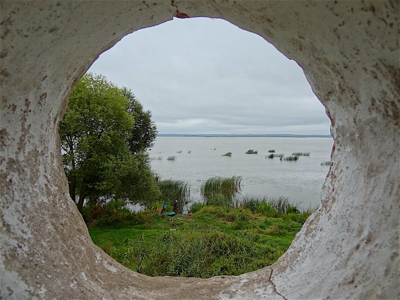 vue sur le lac nero du monastère Saint-Jacques de Rostov