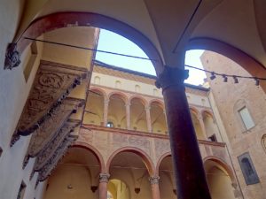 cour du musée médiéval de Bologne
