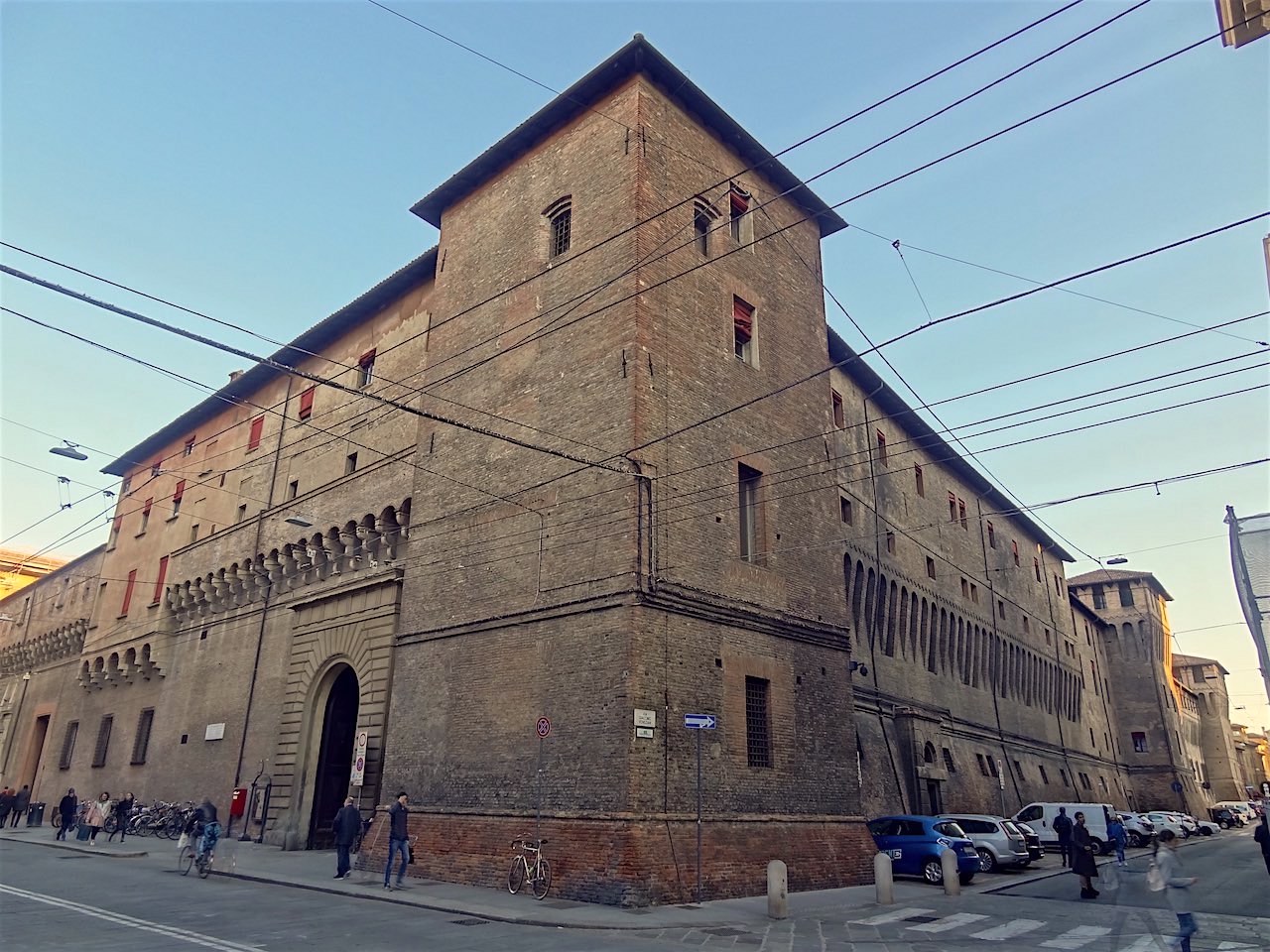 façade arrière du palazzo communale à Bologne