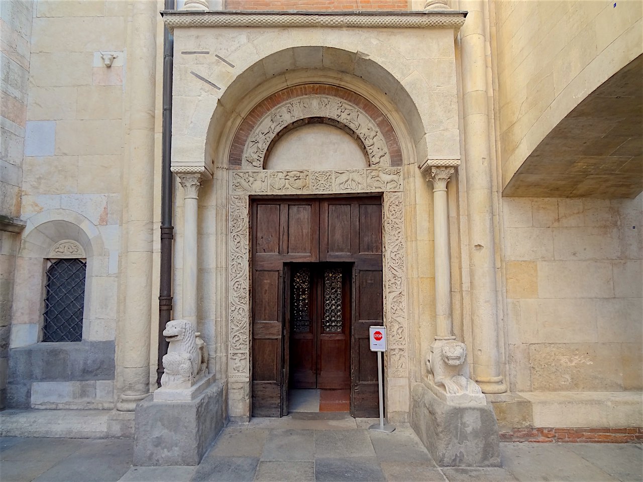 Portail de la cathédrale de Modène