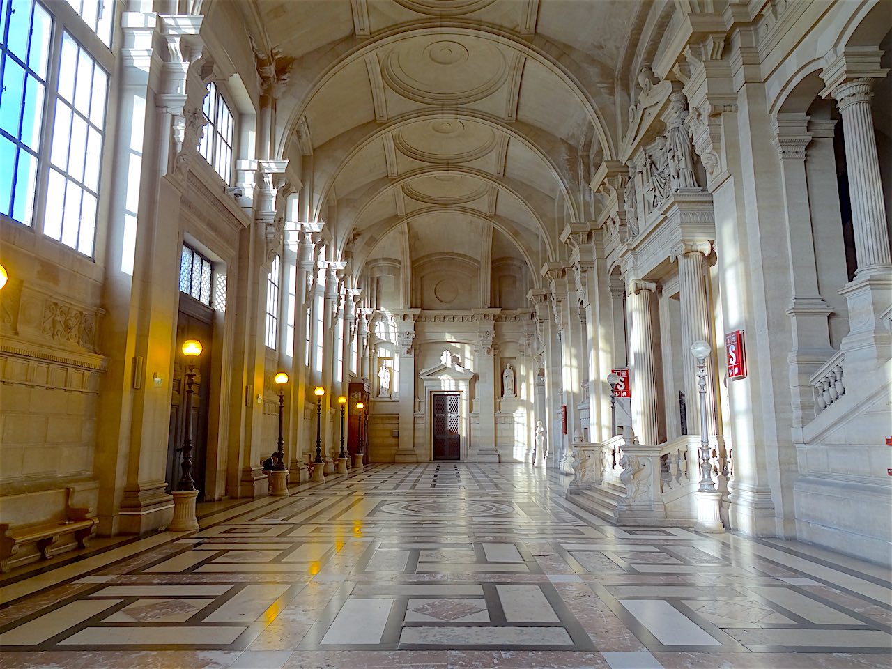 vestibule de Harlay au palais de justice de Paris