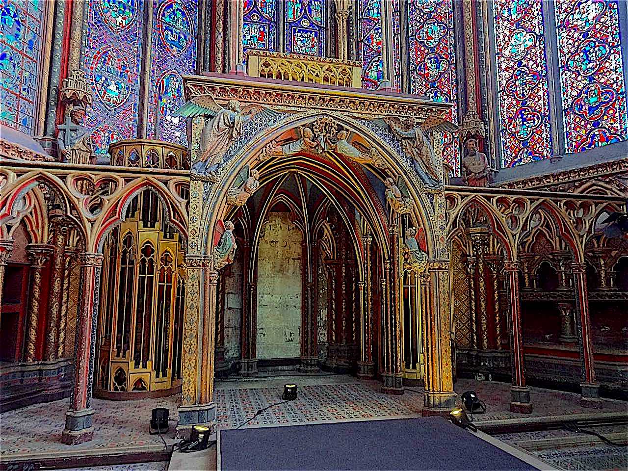 tribune et baldaquin de la Sainte-Chapelle à Paris