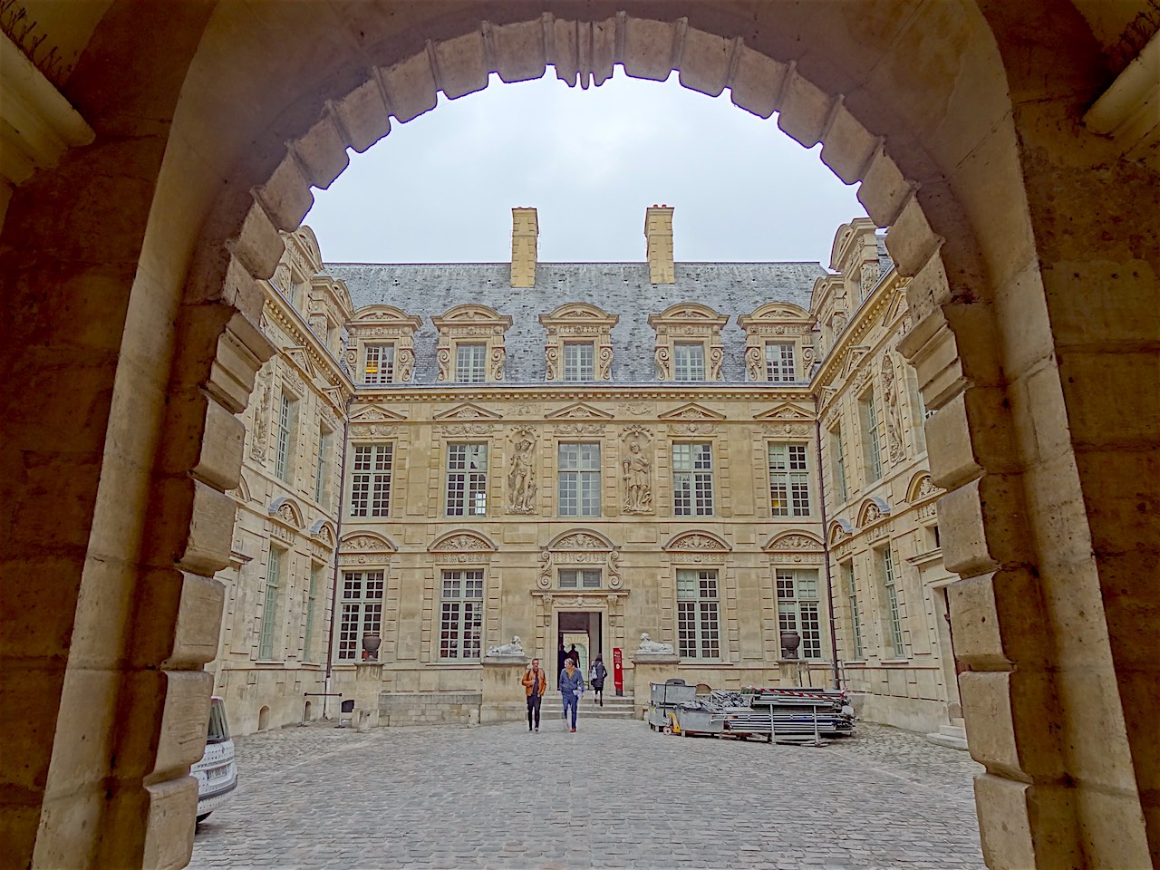 cour de l'hôtel de Sully