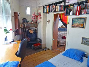 Vue d'une maisonnette à Riga, Lettonie, avec un séjour et une chambre, louée 35 € la nuit.
