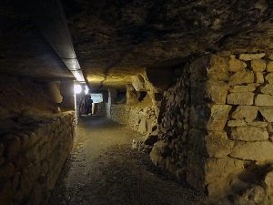 L'atelier dans les catacombes de Paris