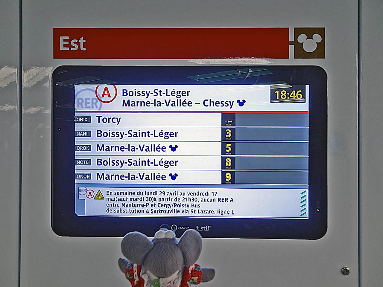 Écran d'affichage du RER A en gare de Châtelet - Les Halles