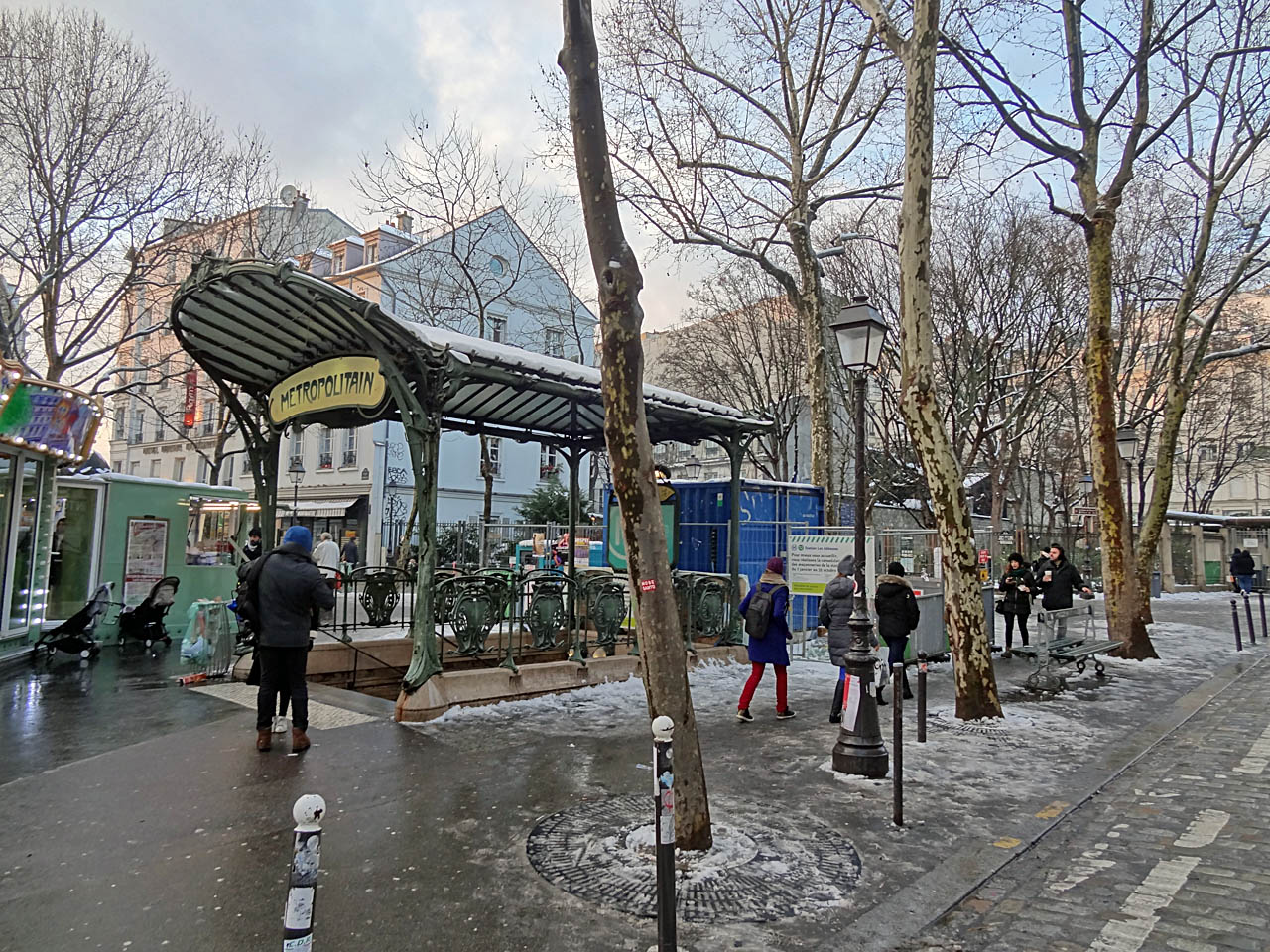 Édicule Guimard au métro Abbesses à Paris