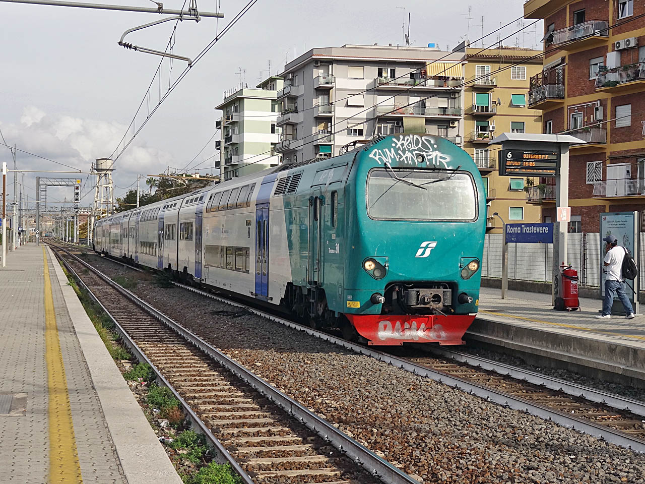 Un train régional pour Viterbo en gare de Roma-Trastevere