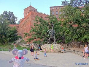 le dragon de Cracovie près de la Vistule