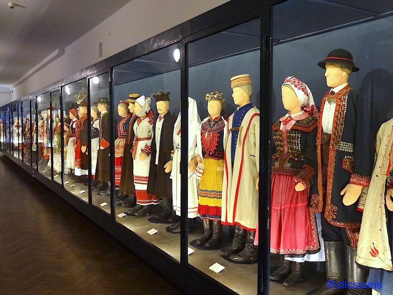 costumes traditionnels du musée ethnographique de Cracovie