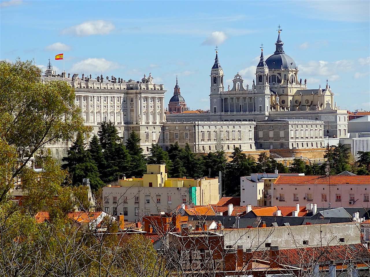 palais royal et cathédrale de Madrid
