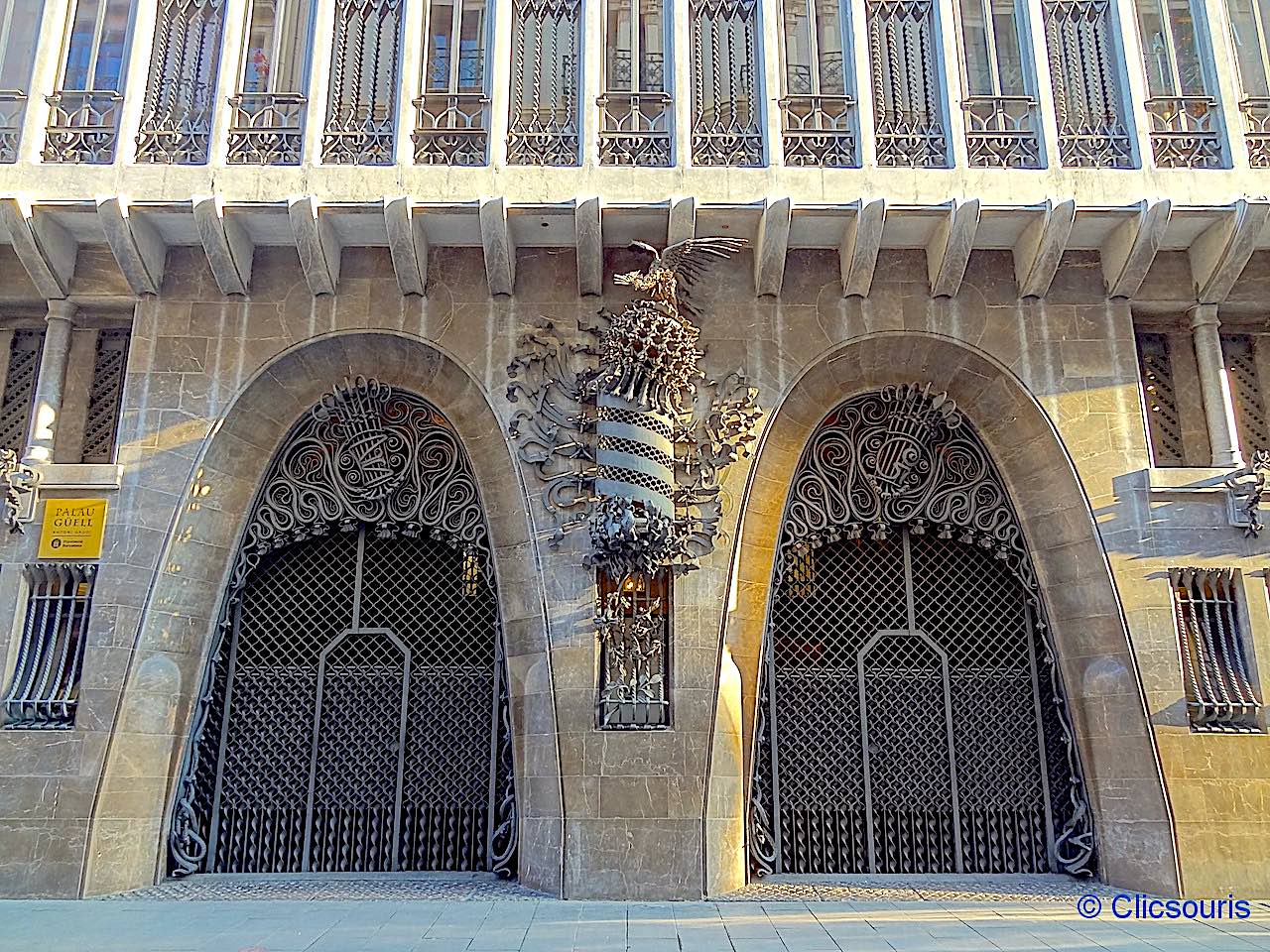 façade du palais Guell