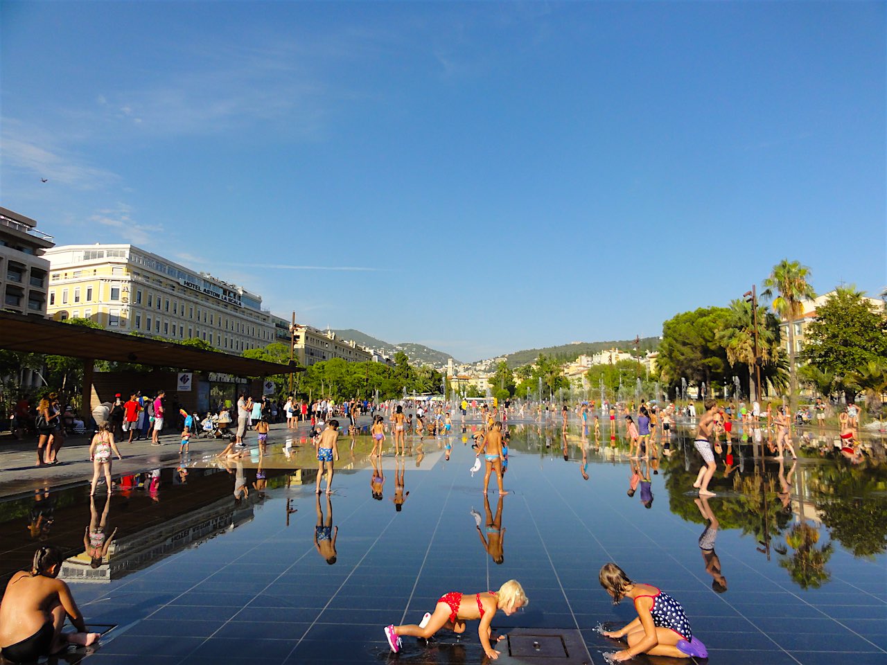 miroir d'eau sur la promenade du Paillon à Nice