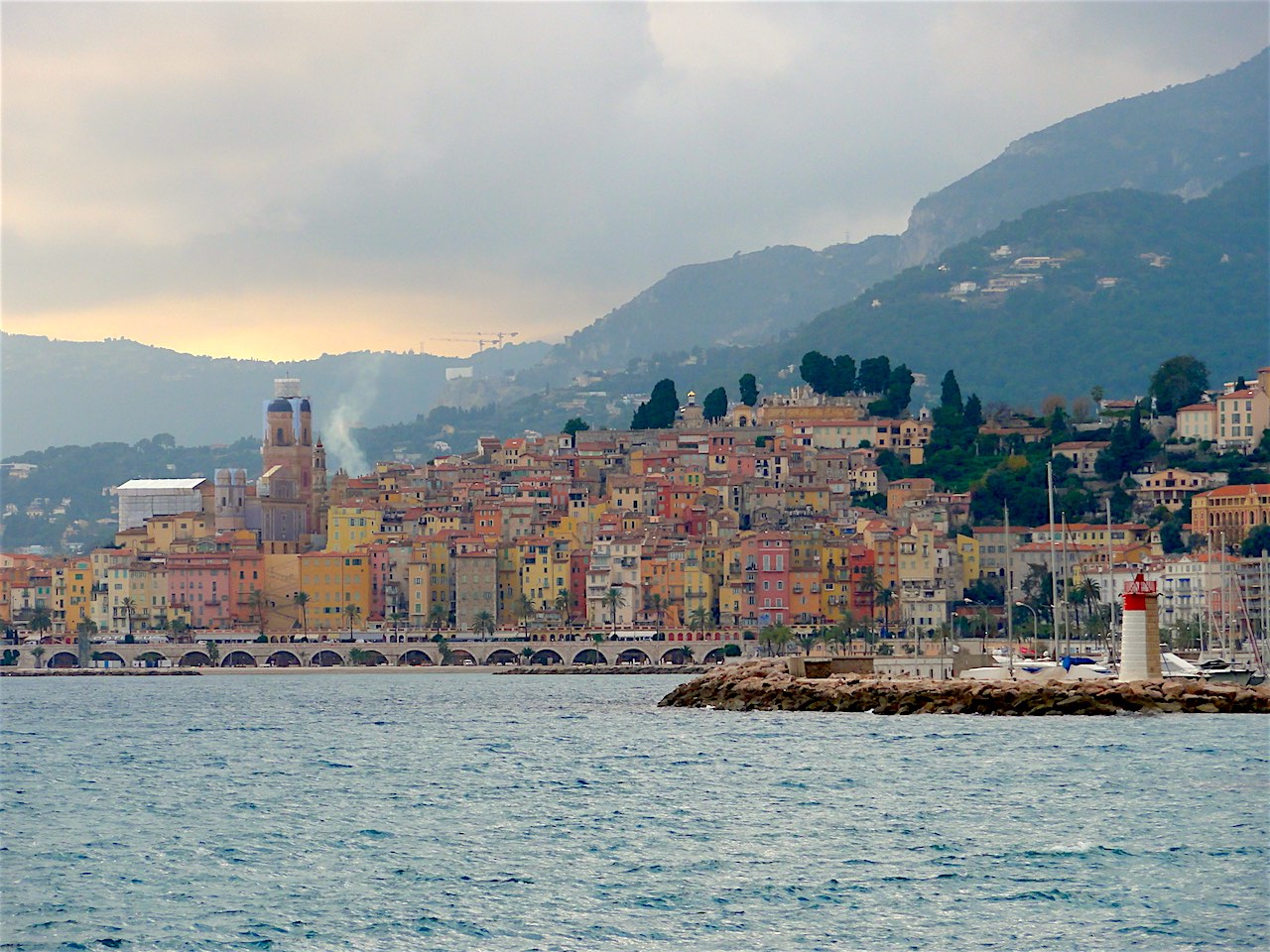 vue sur la vieille ville de Menton