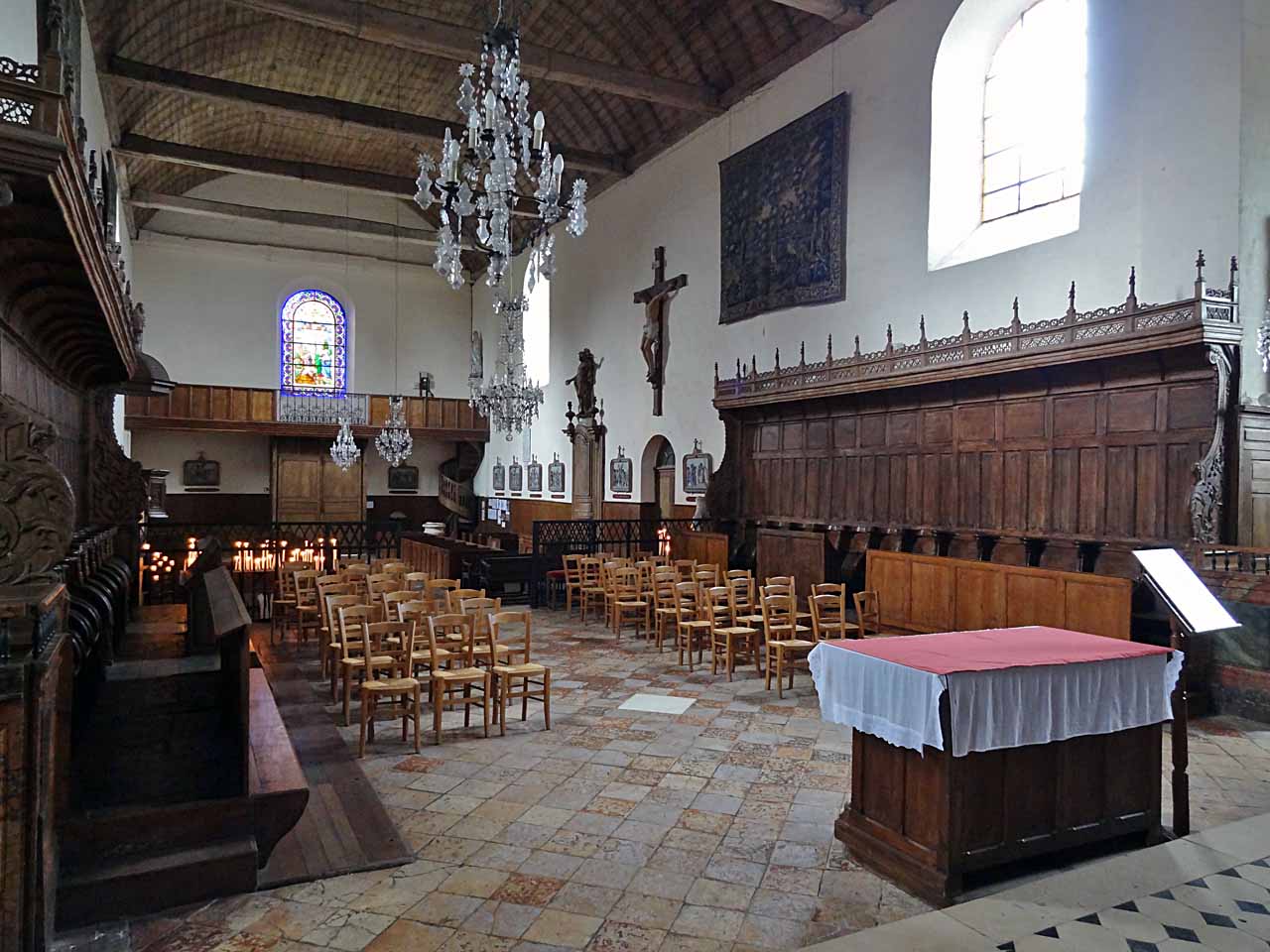 Intérieur de la collégiale Saint-Pierre à Gerberoy