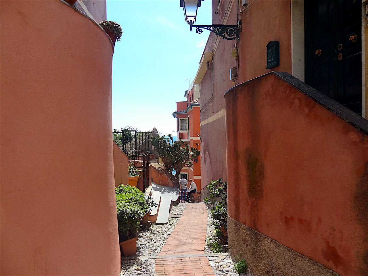 une ruelle fleurie à Boccadasse