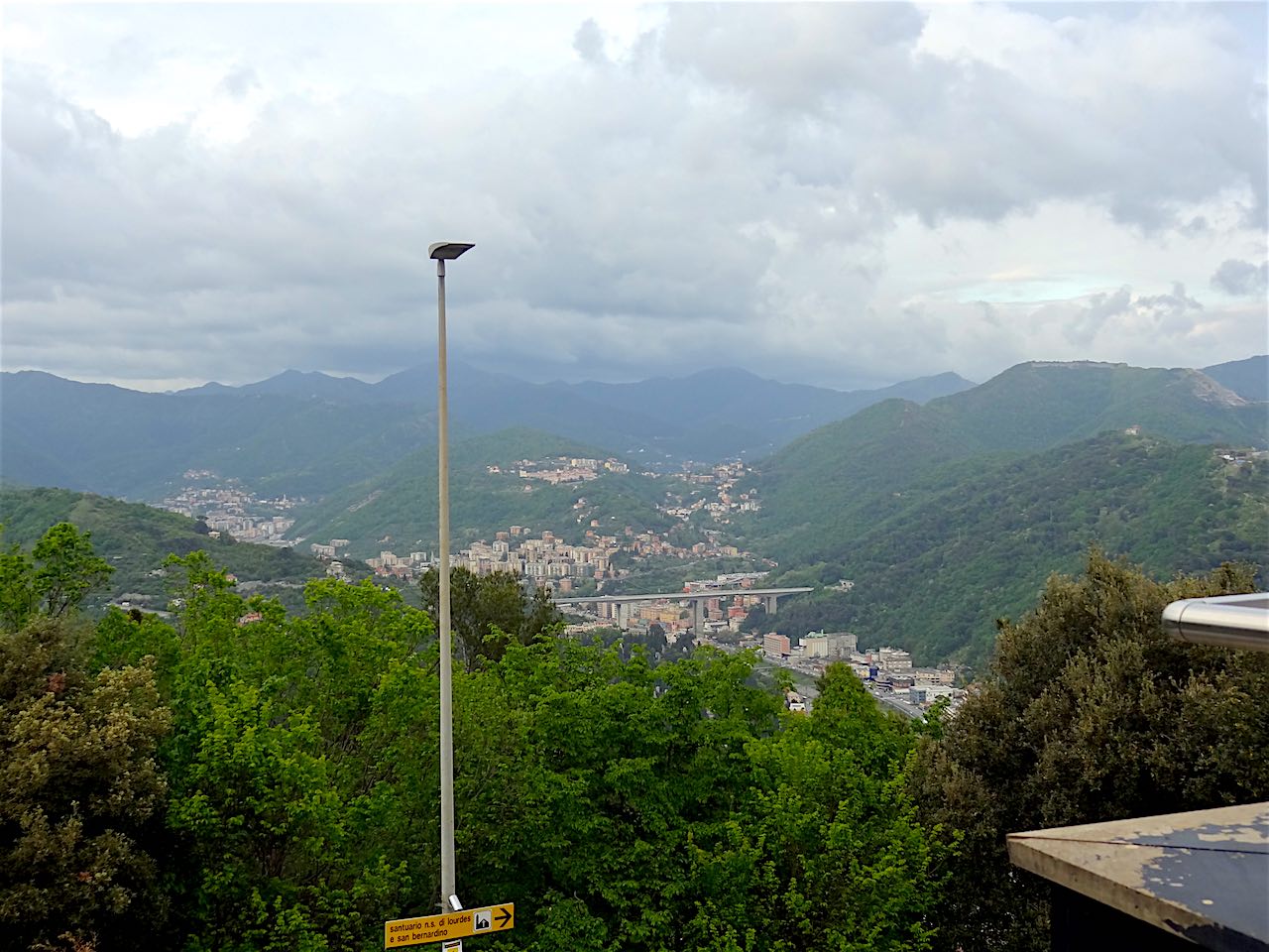 collines de Gênes vues depuis Righi