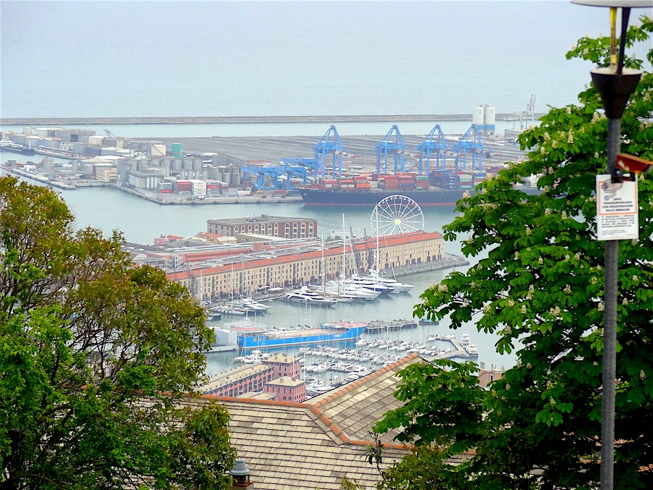 port de Gênes vu depuis Righi