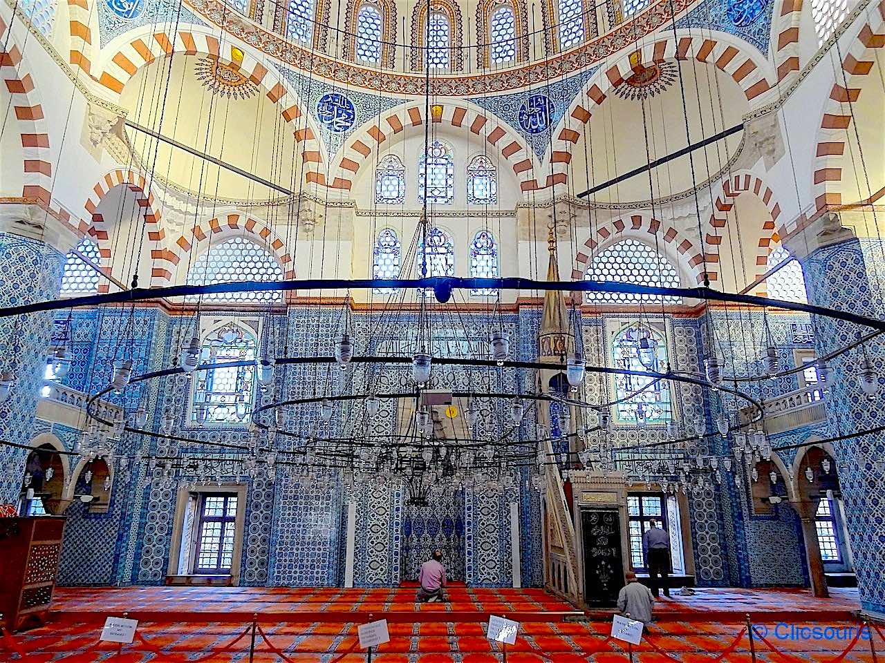 intérieur de la mosquée de Rustem Pasa