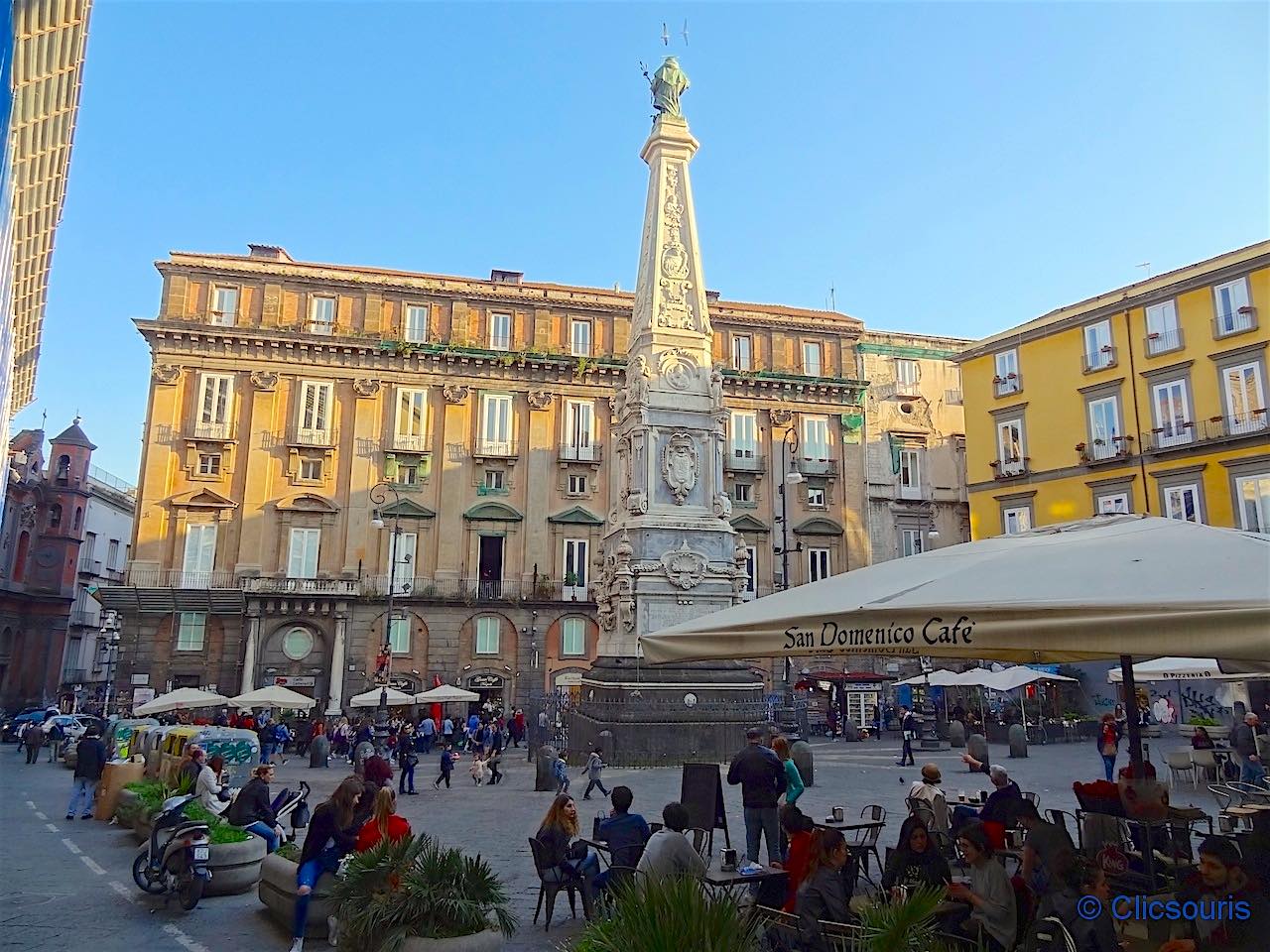 piazza San Domenico Maggiore de Naples