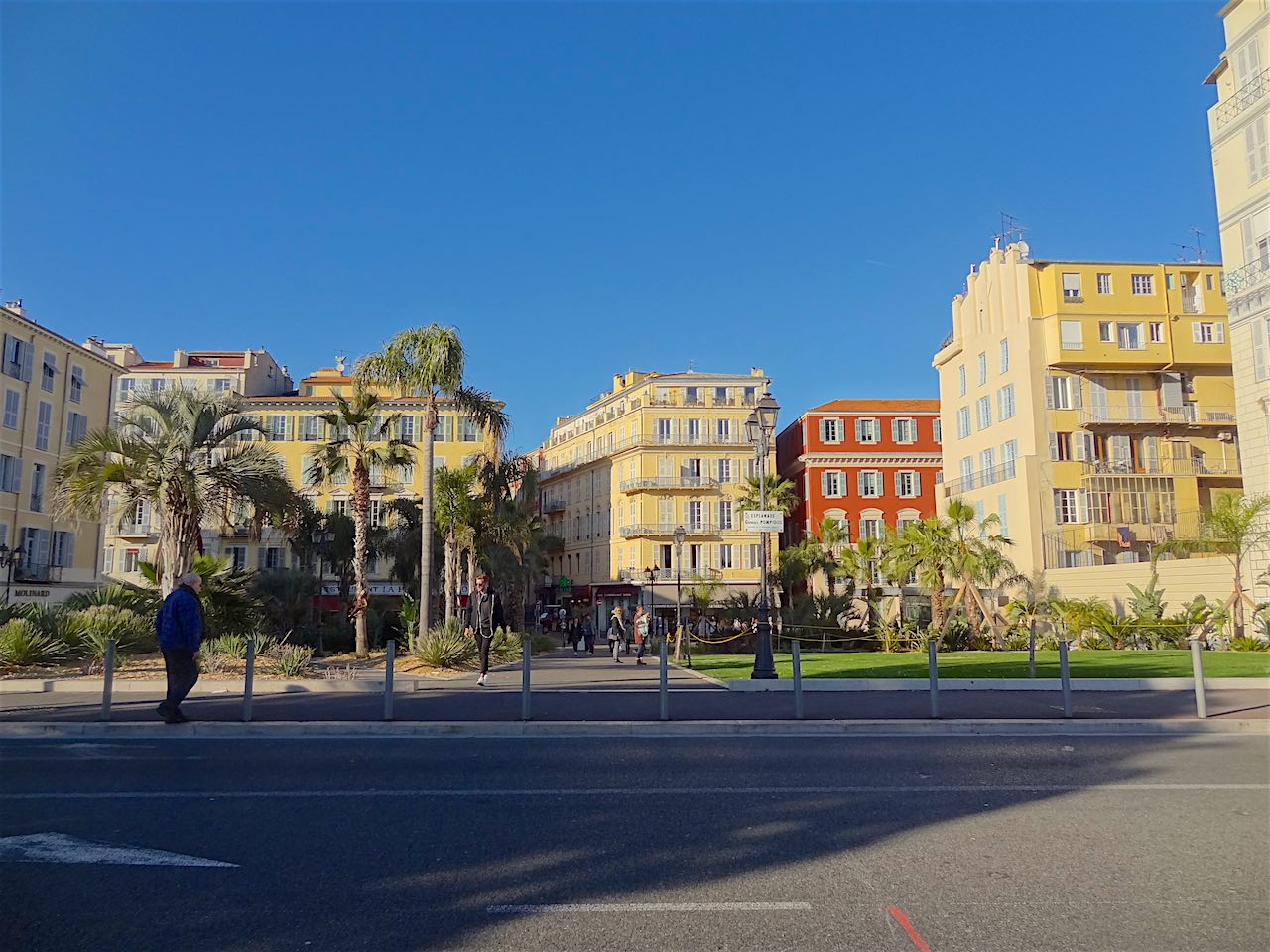 esplanade Pompidou près de la Promenade des Anglais à Nice