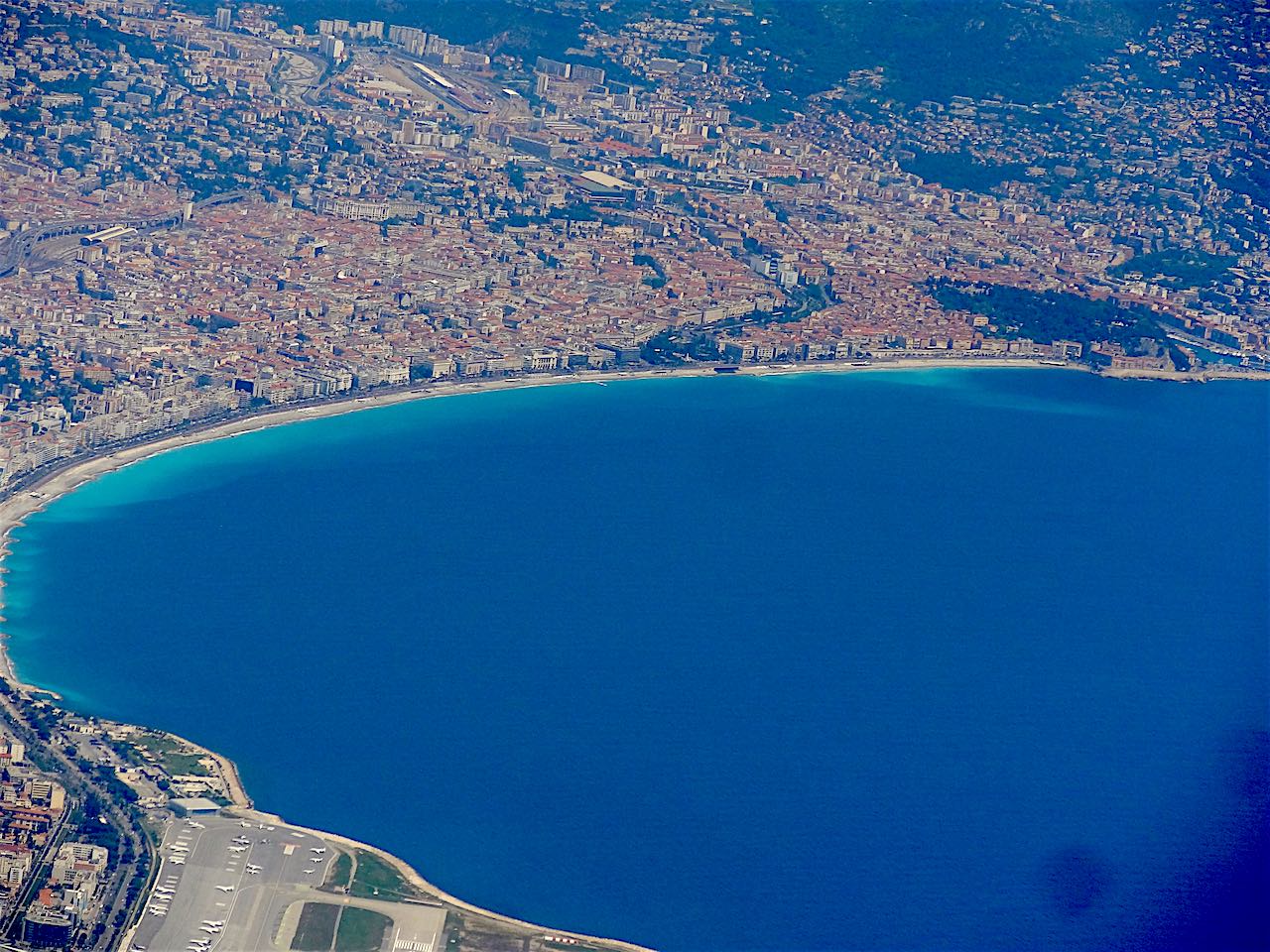 vue aérienne de la promenade des Anglais