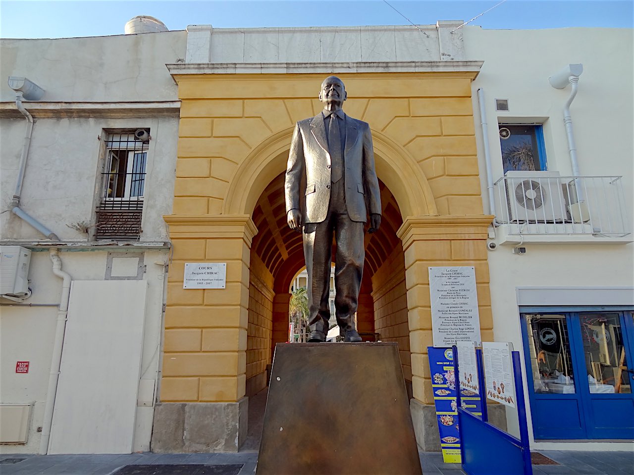 statue de Jacques Chirac à Nice