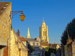 une vue de la vieille ville de Senlis
