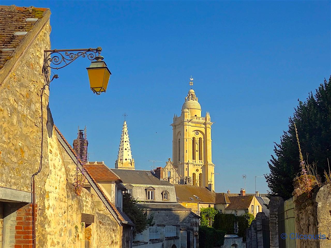 une vue de la vieille ville de Senlis