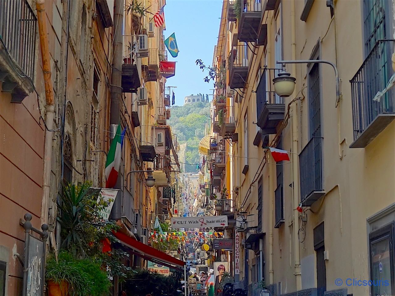 une rue des quartiers espagnols à Naples