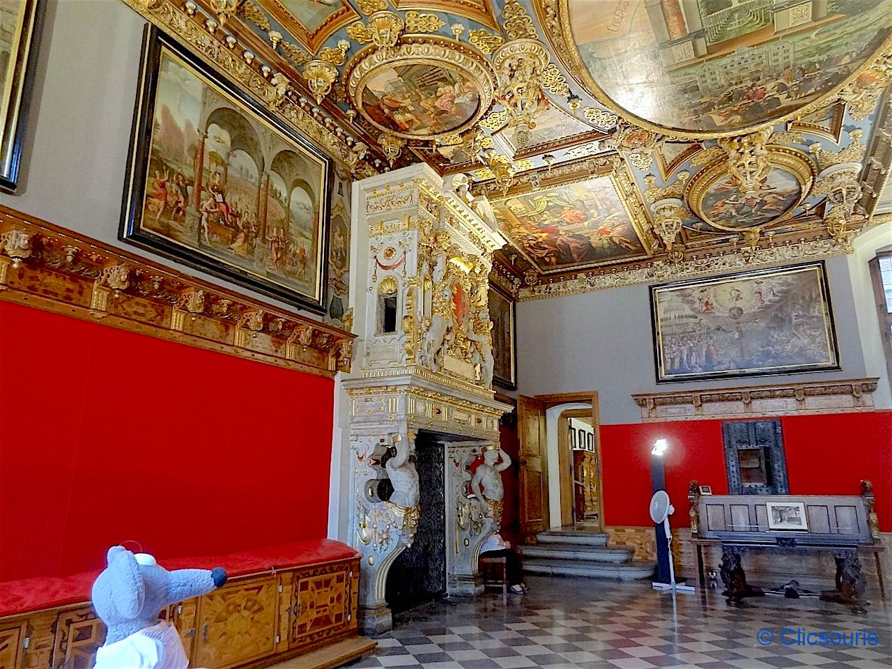 une salle du vieil hôtel de ville de Gdansk