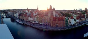 vue panoramique sur le long quai de Gdansk